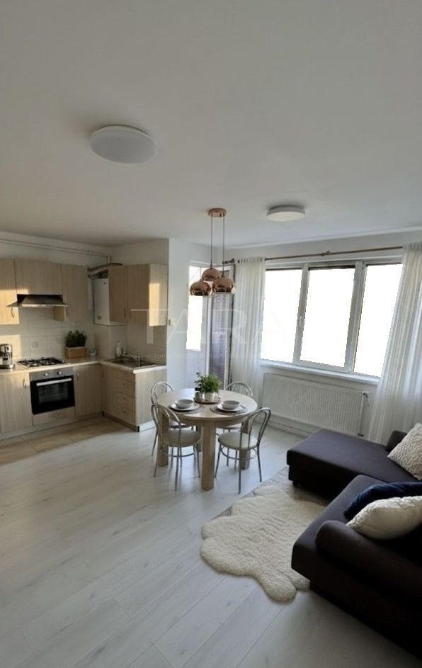 Apartament cu 3 camere în curte privată, zona Vivo. - Poză 1