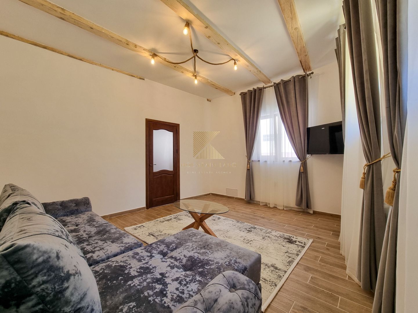 Casă individuală complet renovată, situată în centrul istoric al Brașo - Poză 9