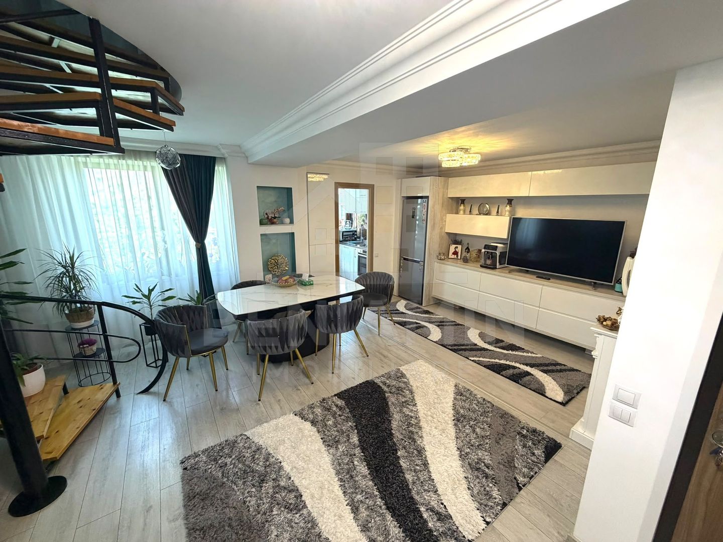 Apartament cu 3 camere si 3 bai in Craiovita Noua - Promenada Mall - - Poză 1