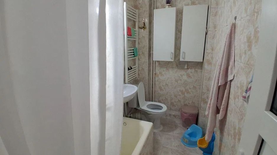 Apartament 3 camere, D.,2 bai, 65mp 135000euro Pacurari - Poză 5