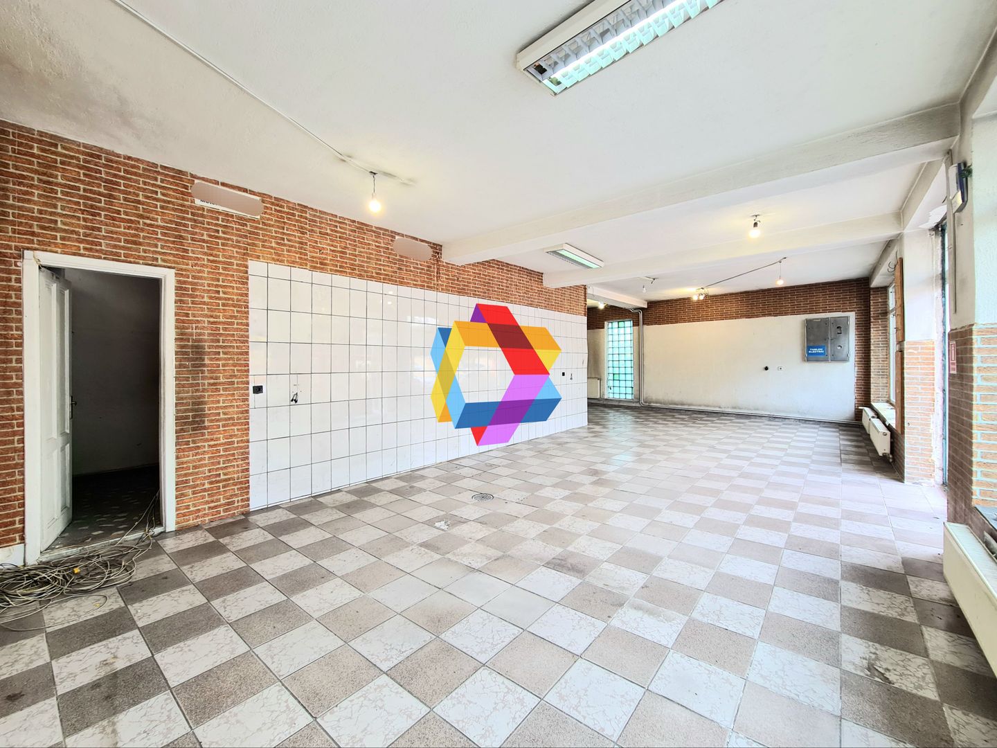 Spatiu comercial de închiriat cu 380 w Brasov - 150 mp # plus-imo.ro - Poză 3