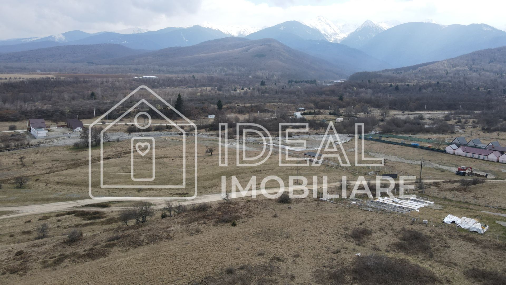 Teren extravilan de vânzare – Cârțișoara | Vedere spre Munții Făgăraș - Poză 3