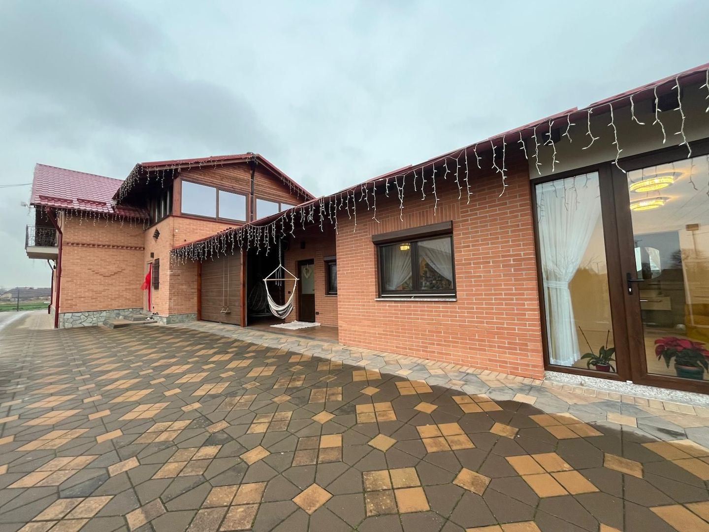 CASA COMPLET UTILATA SI MOBILATA MODERN CU GRADINA | 1100 MP |MARGINEA - Poză 40