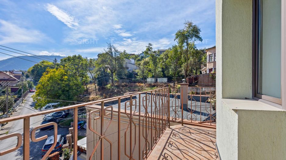 Casa pe 3 niveluri | Terasa cu priveliste | 3 parcari | Pozitie centrala - Poză 35