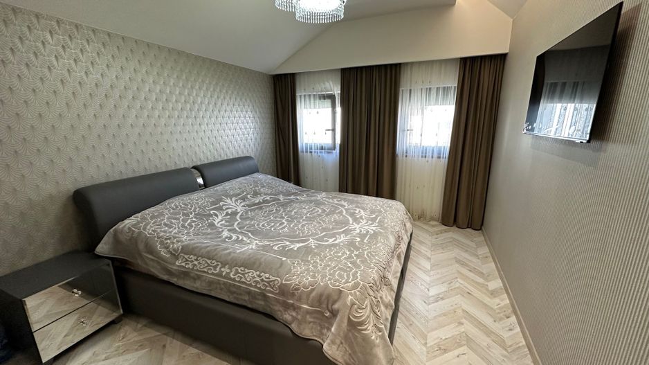 CASA EXCEPTIONALA CU LIVADA PROPRIE - Poză 9