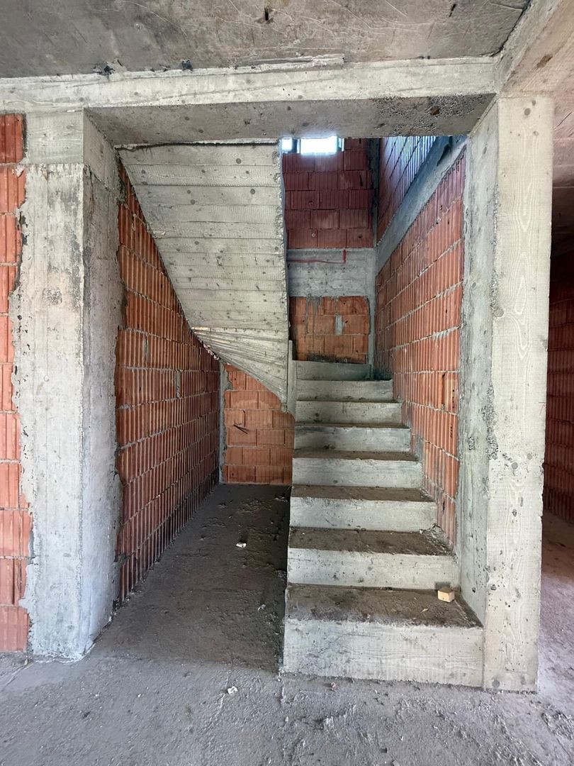 Casa individuala- 3 dormitoare - teren mare -Dumbravita - Poză 8