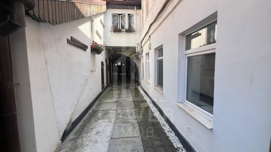 Garsonieră de închiriat – la 2 minute de centru cu curte - Poză 7