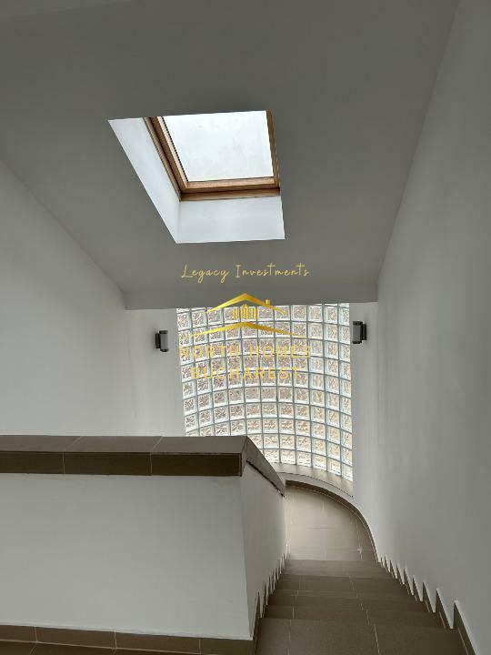 Vila pe malul lacului - Poză 6