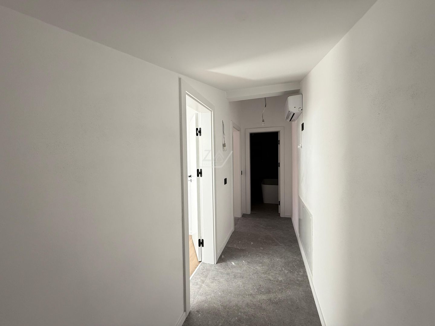 Ap pe 2 niveluri. Bucatarie inchisa, 2 bai. 2 locuri de parcare. - Poză 12