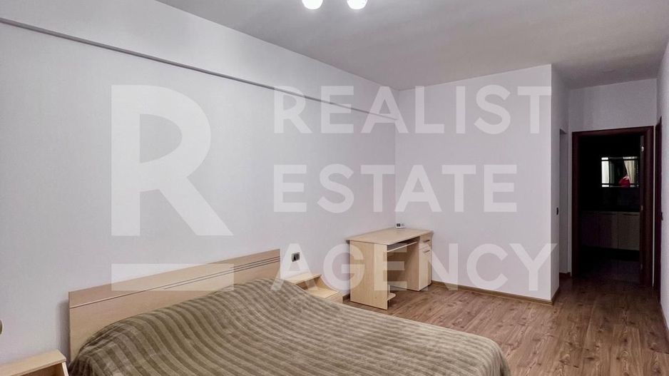 Apartament cu 3 camere – 13 Decembrie,  Coresi la 5 minute pe jos. - Poză 9