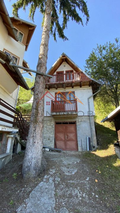 Vila de vanzare, teren 3100 mp, 7 camere, 6 grupuri sanitare, 3 CT, an 1997 - Poză 61