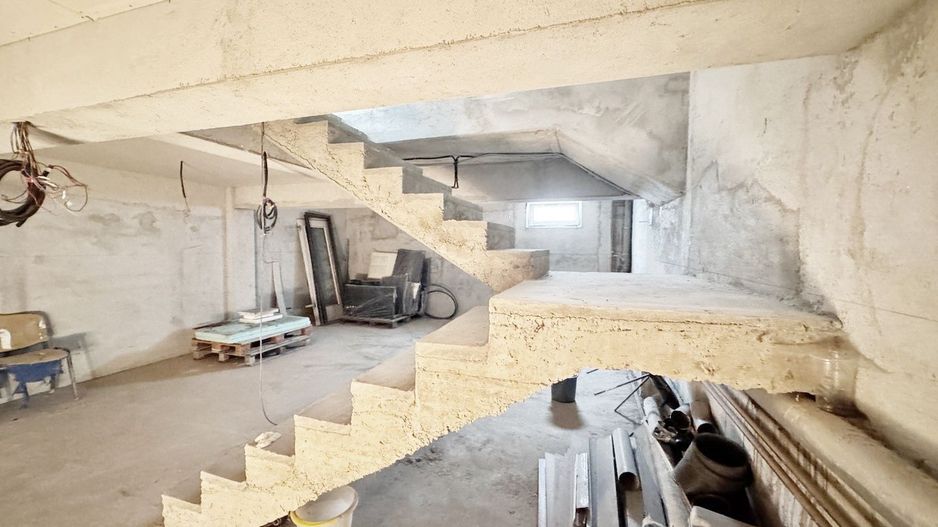 Vilă unică, gata să devină locuința ta de vis, în Livada. - Poză 6