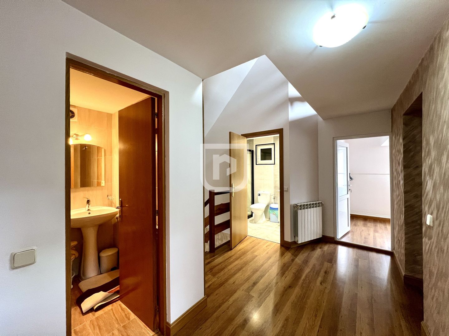 Casa de vacanta spatioasa de vanzare 6 dormitoare in Gura Humorului - Poză 9