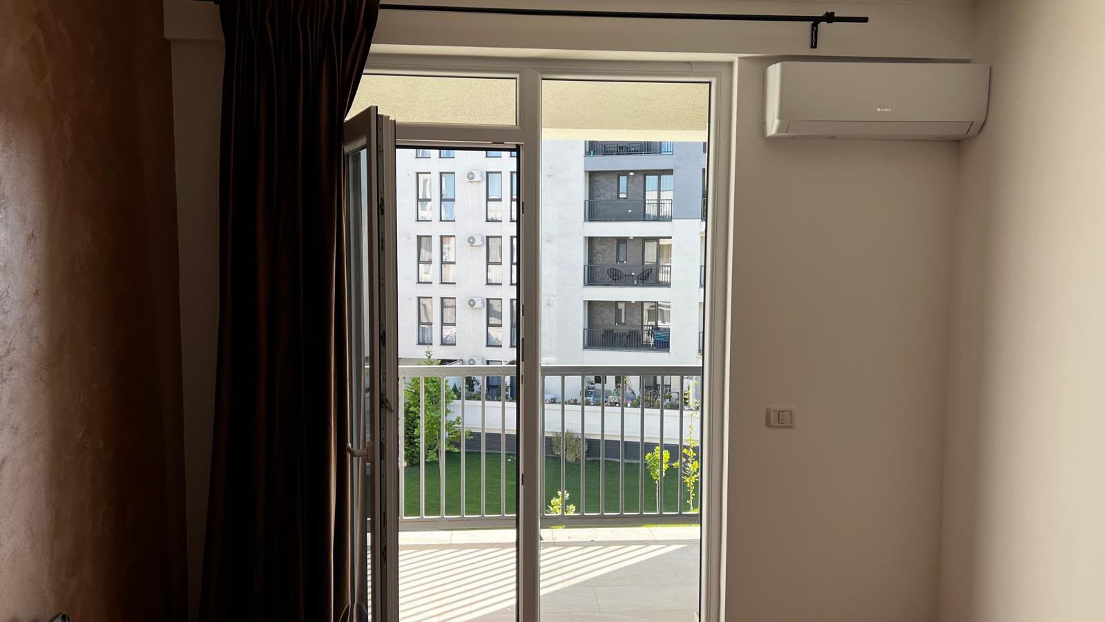 Apartament cu 3 camere, 2 bai si loc de parcare - Poză 17