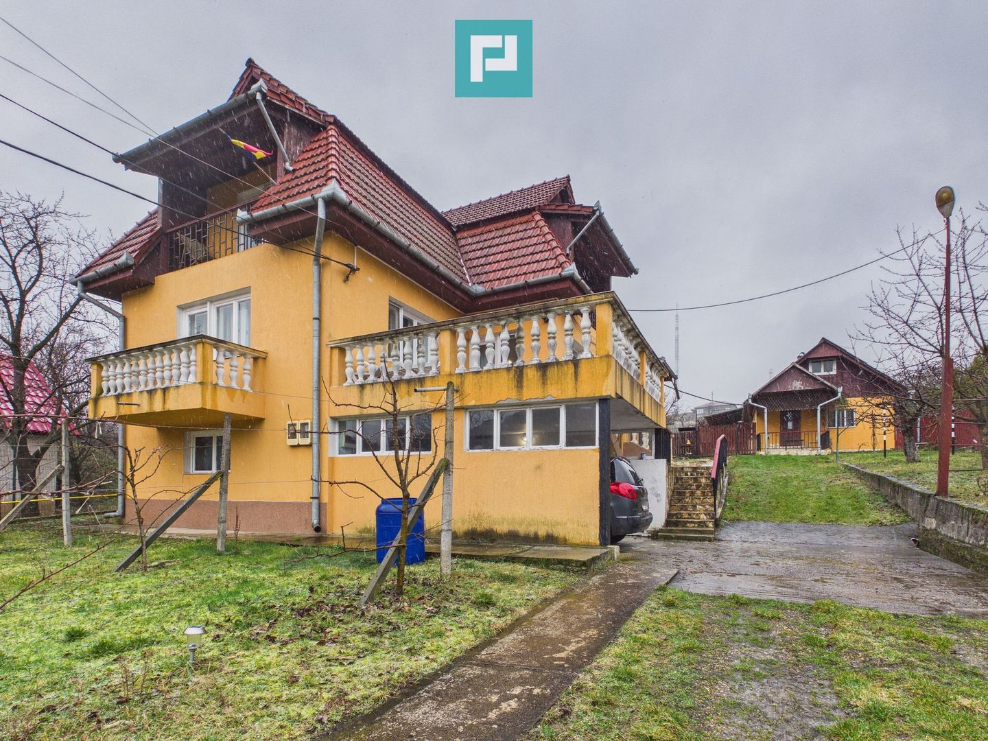 Vilă stil montan, 270 mp, teren 3000 mp - Poză 1