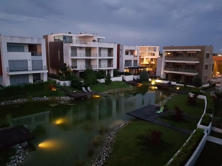 Vila P+2 Cu vedere si deschidere la lac - Poză 4