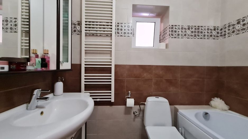 Casă cu teren generos pretabila pentru afacere - Poză 13