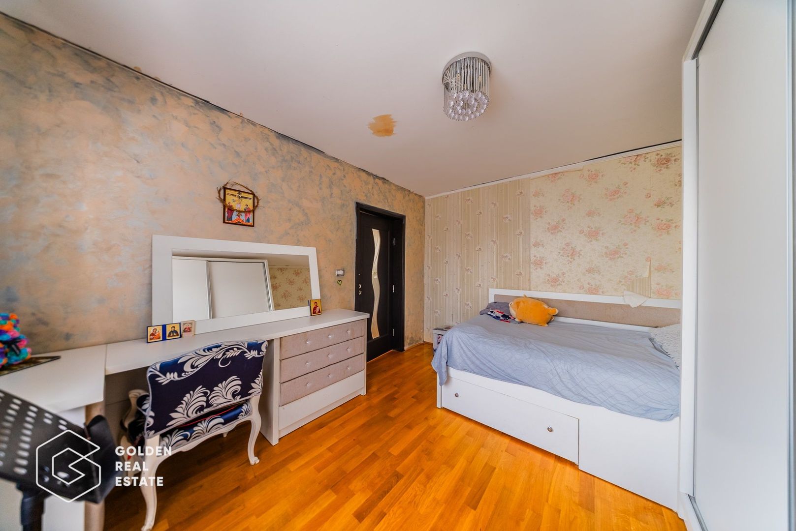 Casa spatioasa cu piscina si teren generos in Bujac - Poză 11