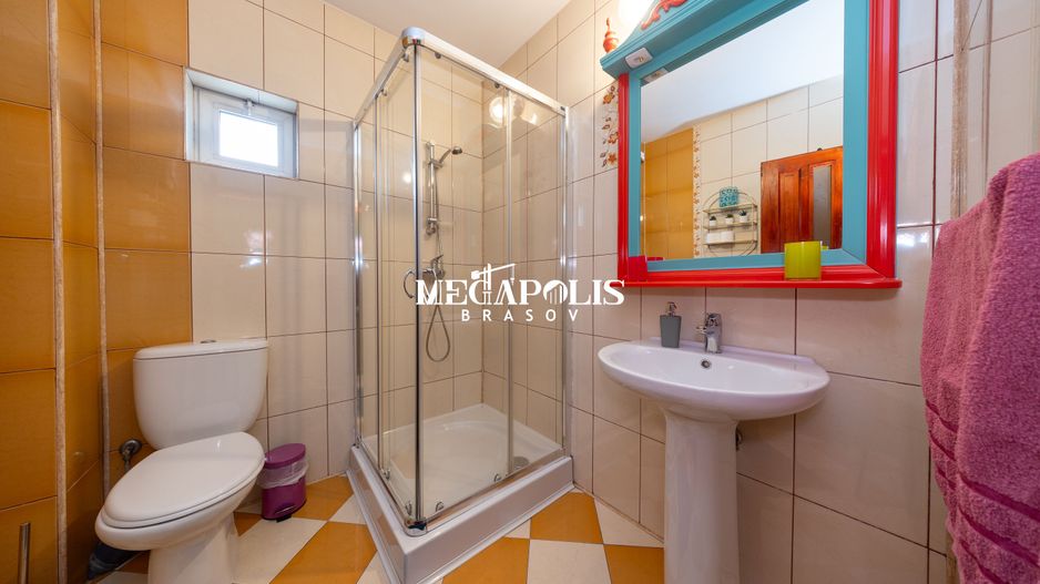 Pensiune de vânzare în Râșnov | 14 camere | 427 mp - Poză 43