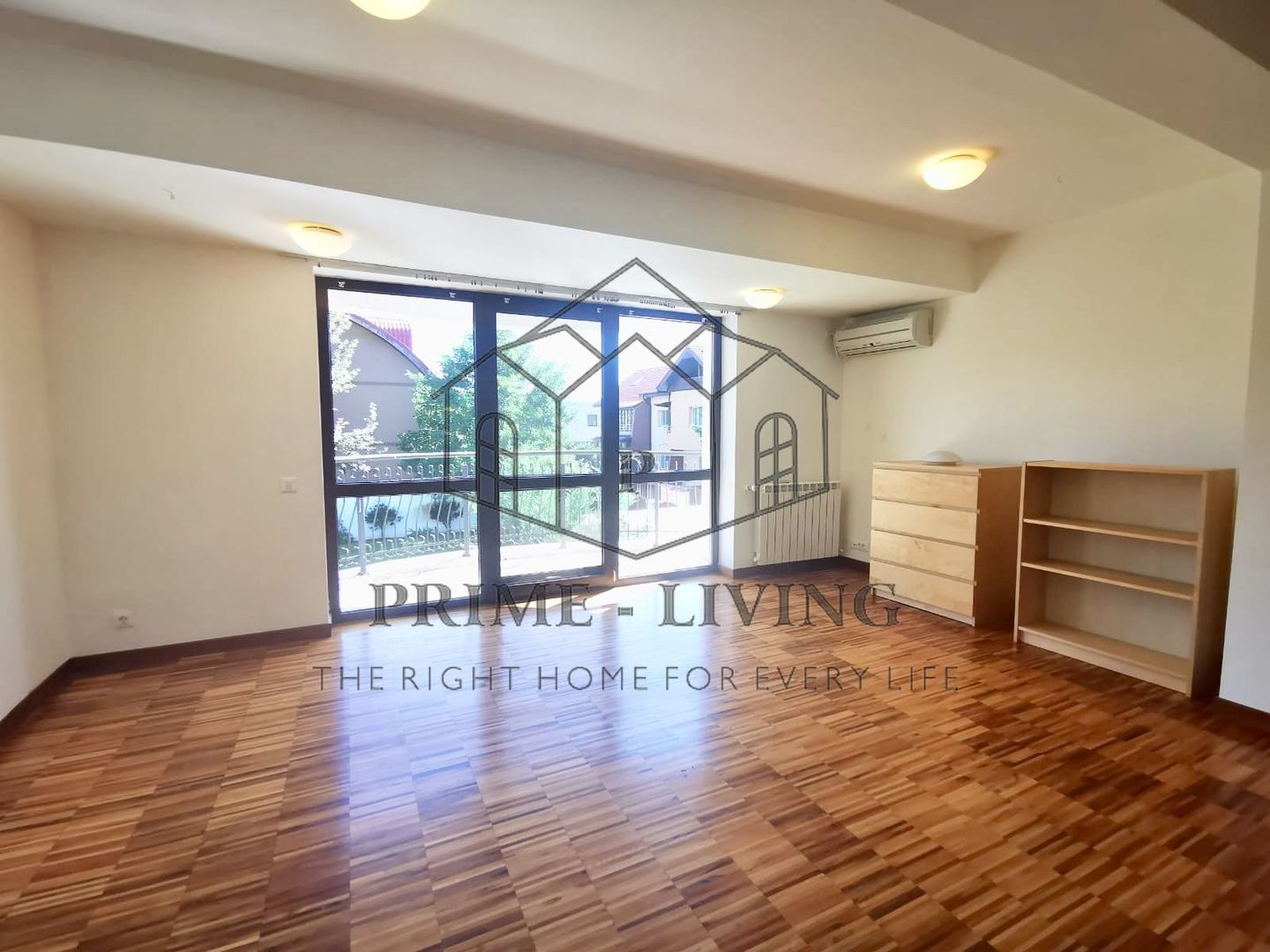 DE INCHIRIAT VILA CU 8 CAMERE, PISCINA SI GRADINA DE 1000MP IN PIPERA - Poză 4