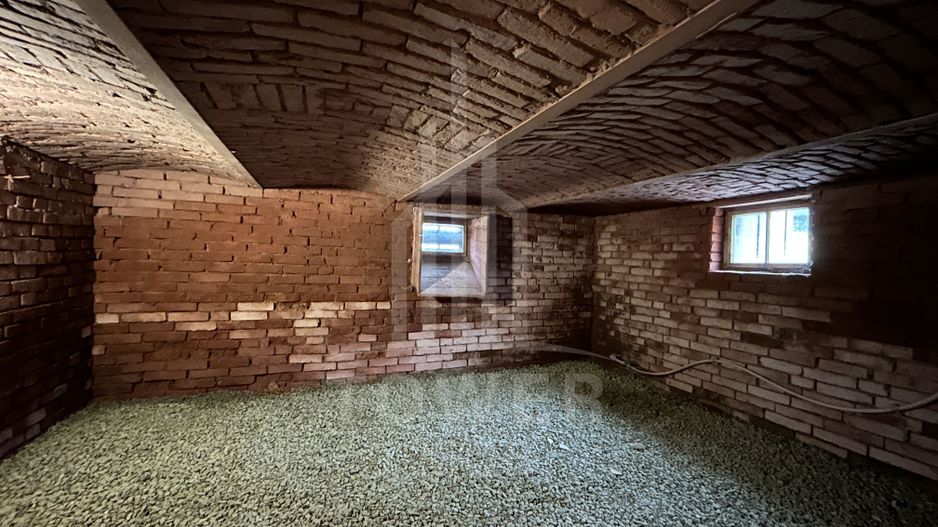 Casă de închiriat curte proprie, subsol pod, garaj - Central - Poză 13