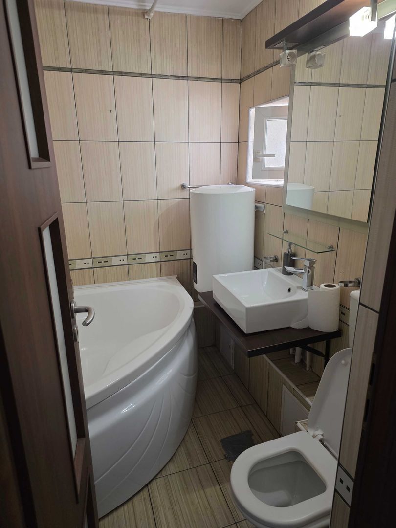 apartament 3 camere de vanzare - Poză 5