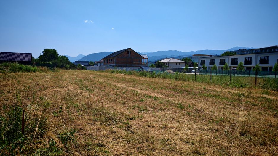 BARTOLOMEU,intravilan,intre case,suprafata de 774 mp,constructii P+2 - Poză 9