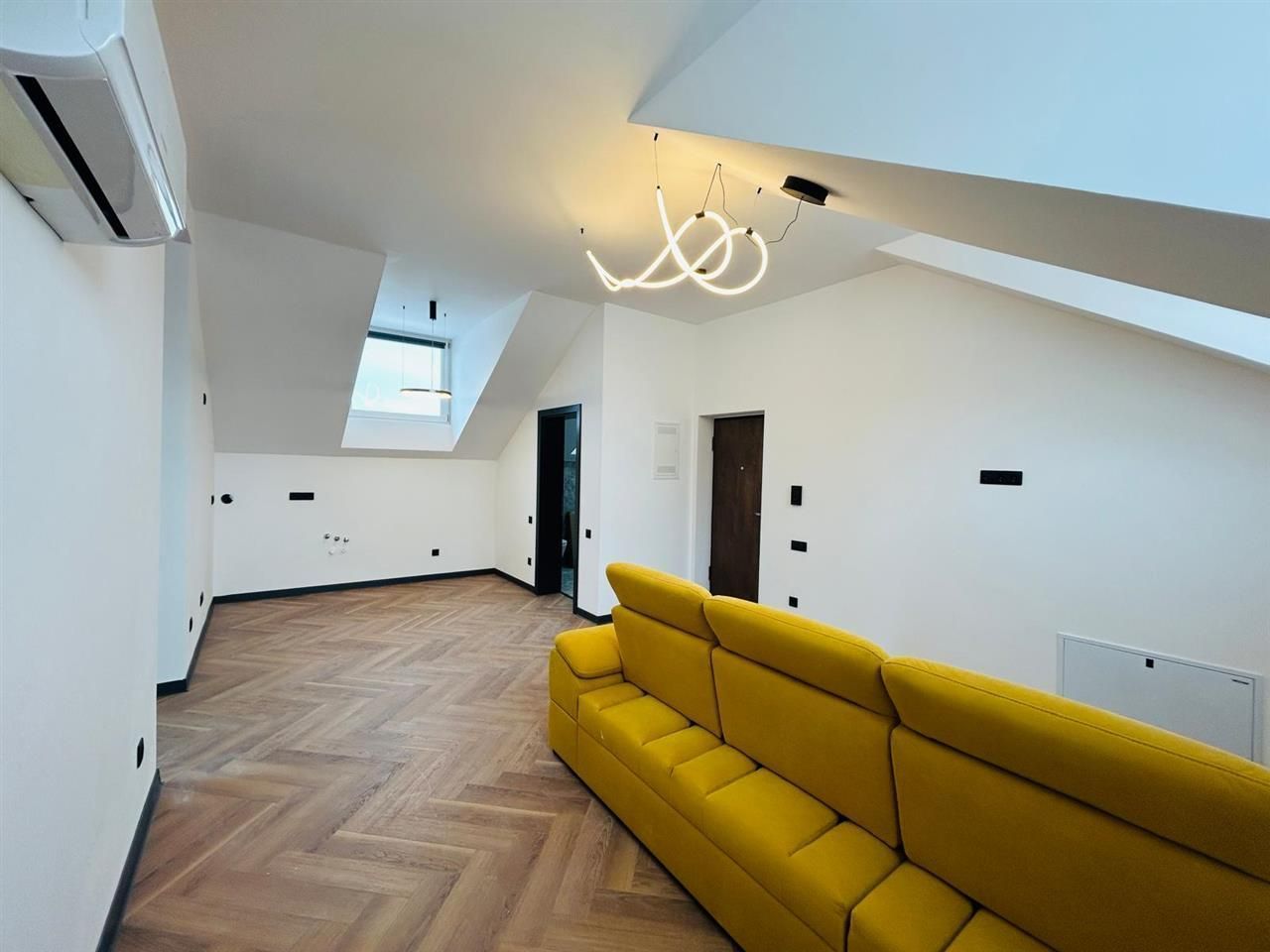 Apartament finisat LA CHEIE 3 camere. Sibiu - Poză 2