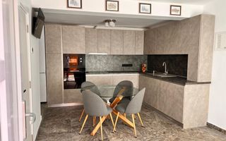 Apartament 2 camere ultracentral - renovat curte-de inchiriat - Poză 2