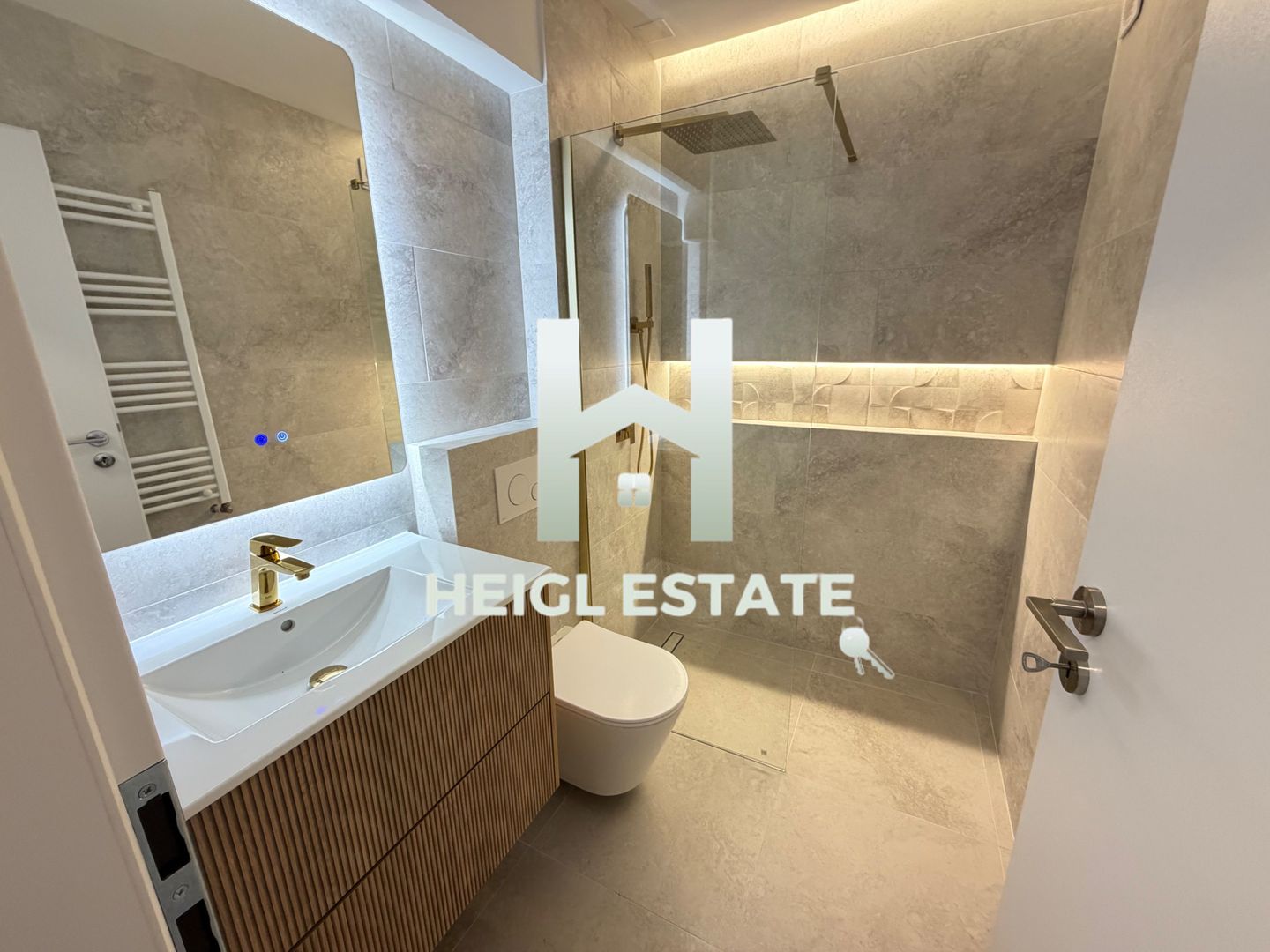 Apartament deosebit cu 3 camere in Centrul Timisoarei - Poză 15