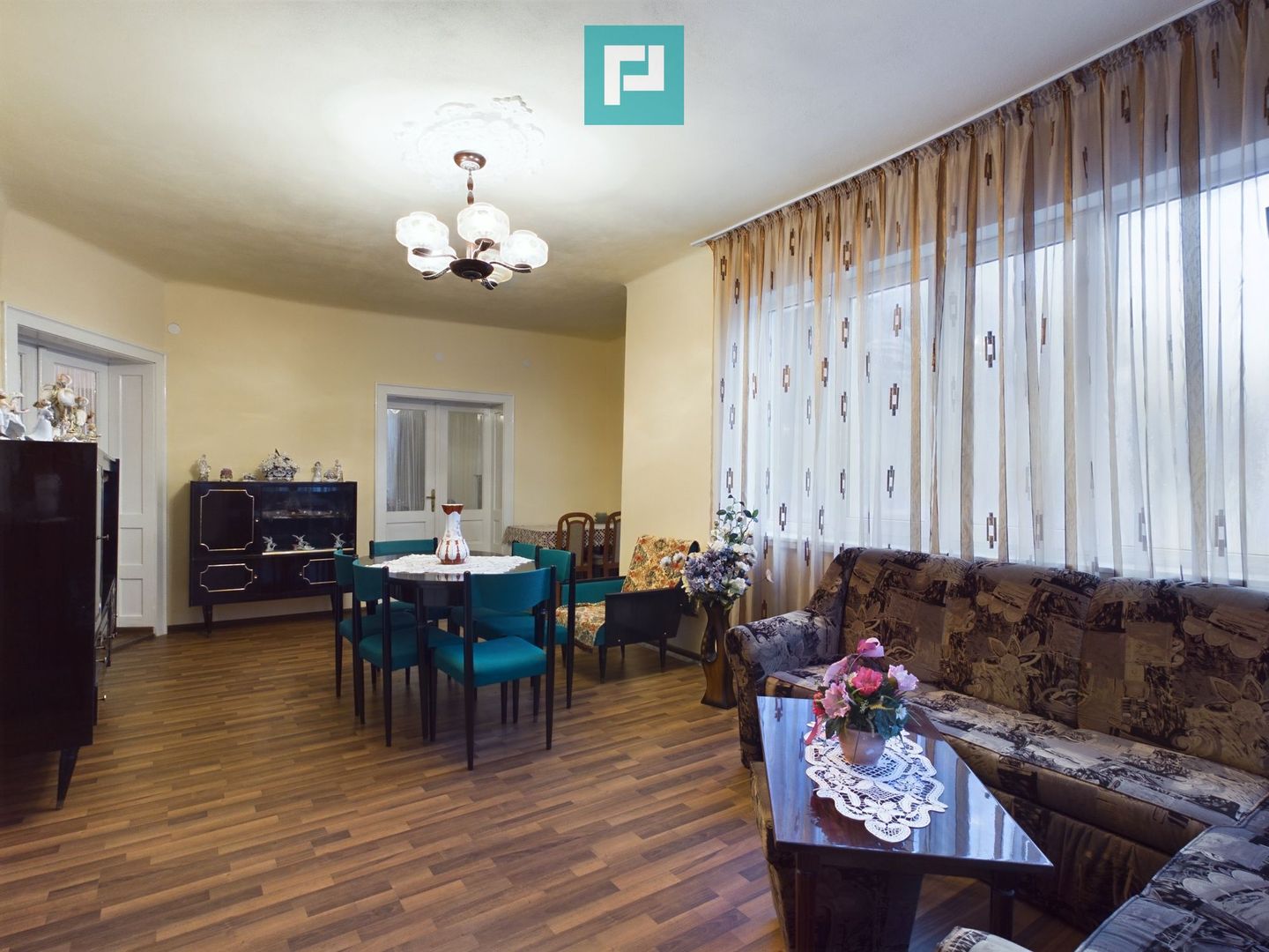 Casă pitorească în județul Arad - Poză 1