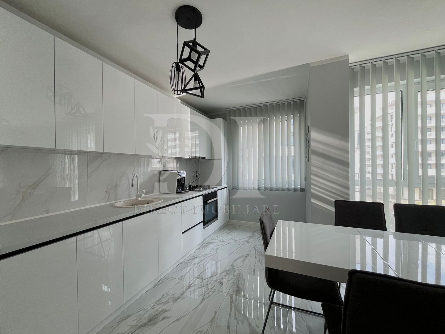 Apartament etaj intermediar | Zona Eroilor | parcare inclusa - Poză 3