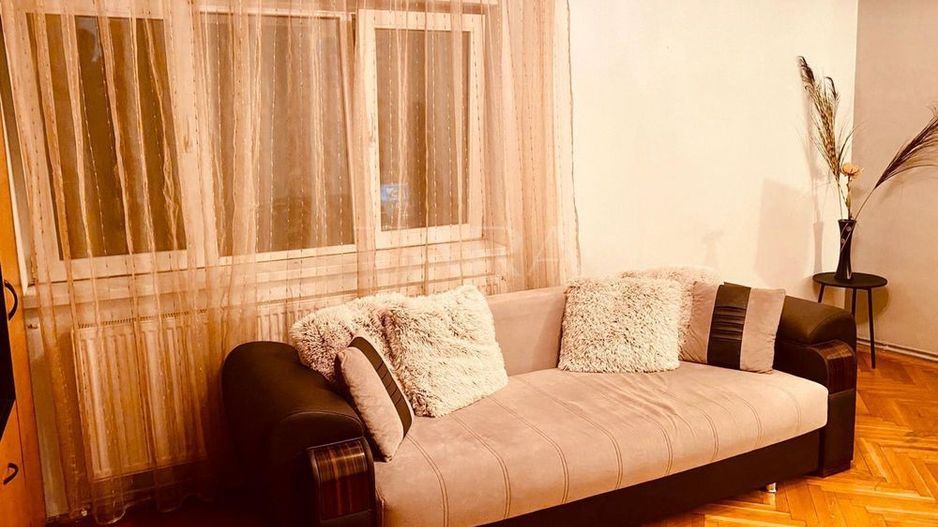 Apartament cu 2 camere, decomandat, balcon închis, zona Zorilor. - Poză 2