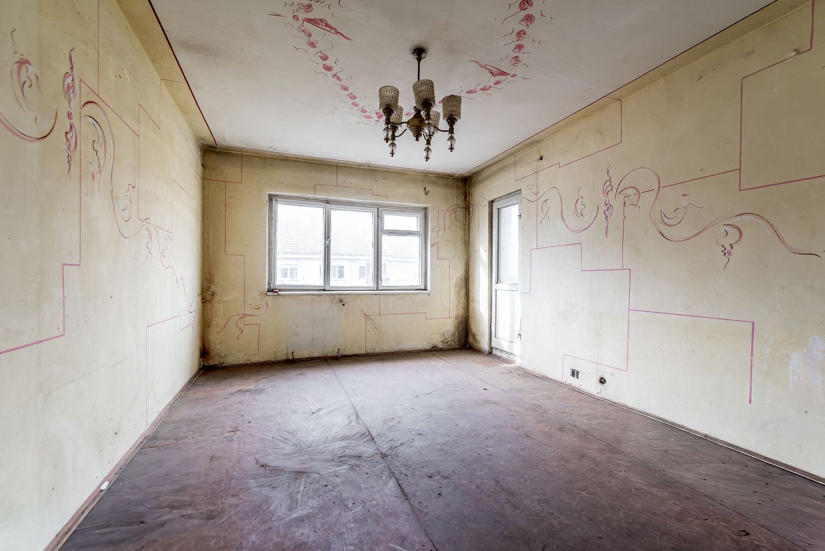 Apartament decomandat, 2 camere, Alfa, la 2 pași de stația de tramvai - Poză 2
