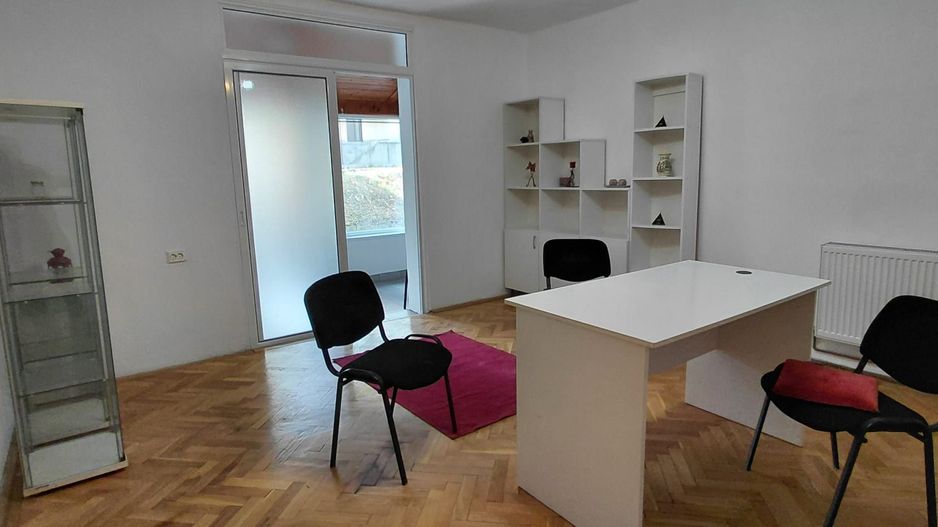 Închiriere apartament cu spațiu comercial - Poză 1