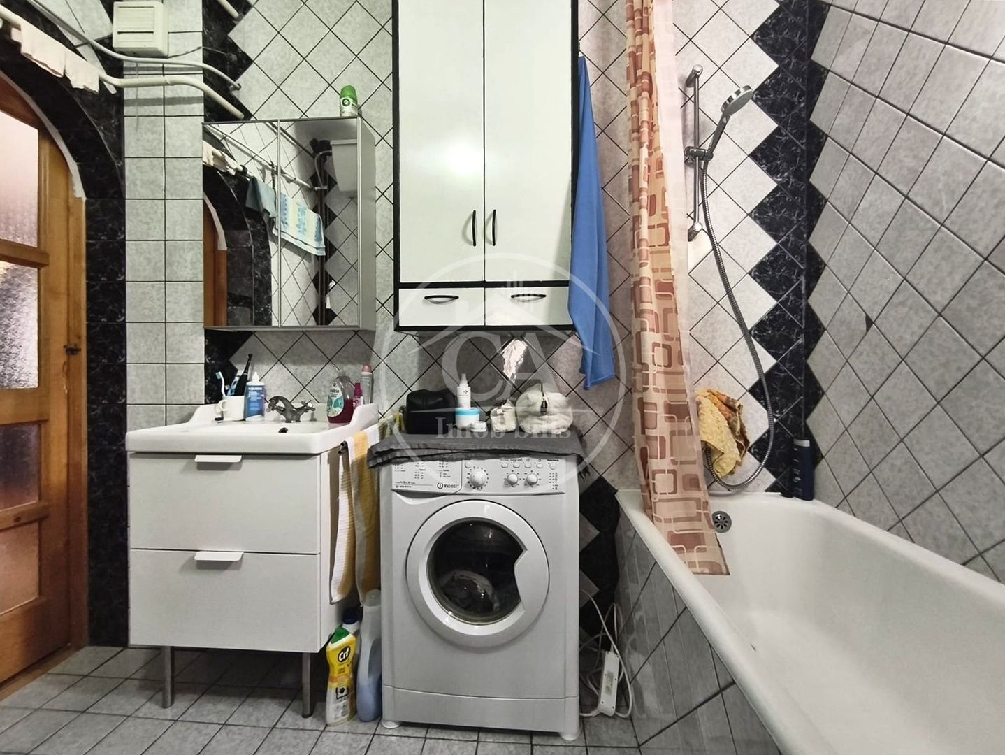 Casa de vanzare cu 3 camere de tip P+M in zona Velenta, Oradea - Poză 18