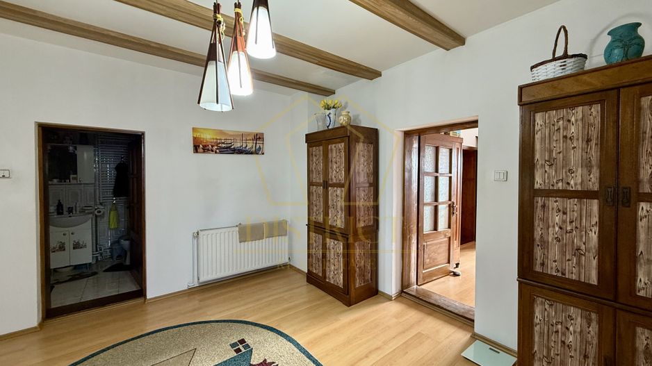 Duplex D+P+1E+M cu 7 camere | Utvin - Poză 1