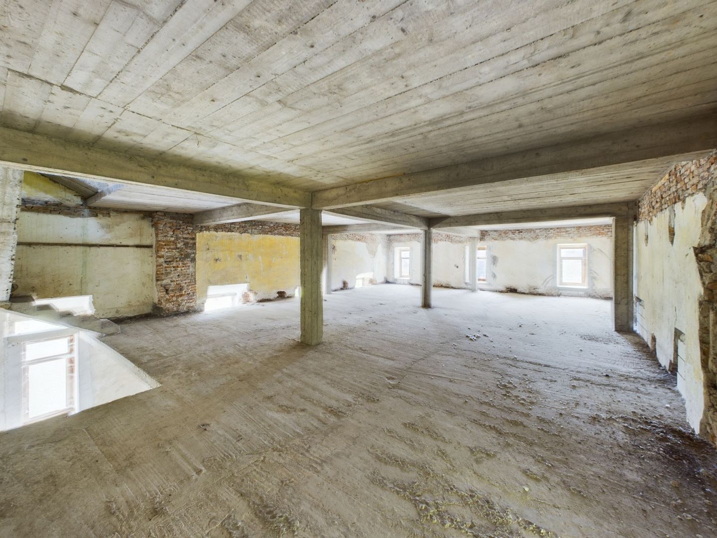 Moară istorică cu teren și luciu de apă în Aldești - Poză 10