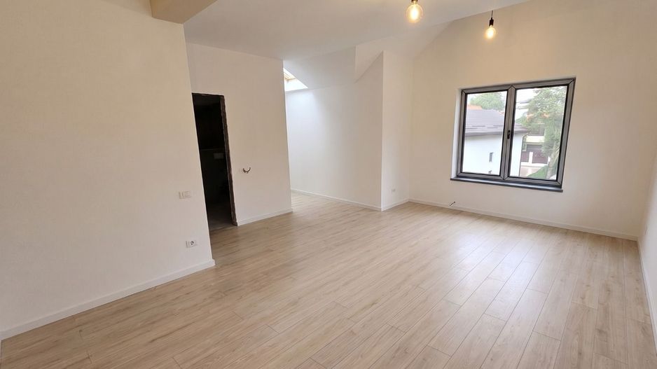 Apartament cu 2 camere 65,10 mp + 30 mp pod - vedere la muntii Caraiman Busteni - Poză 2