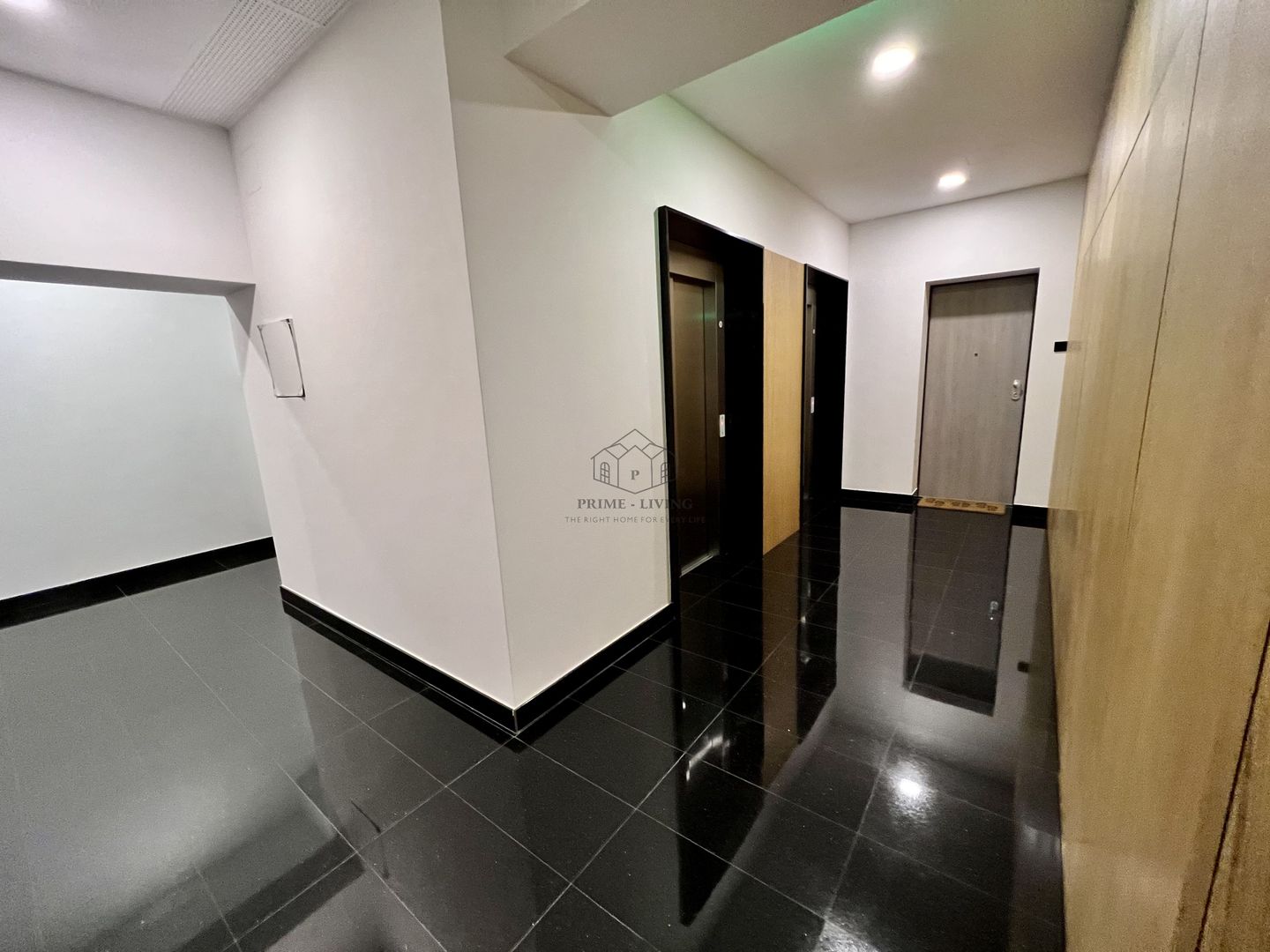 APARTAMENT DEOSEBIT CU 3 CAMERE LA VANZARE CU VEDERE LA LAC - Poză 16