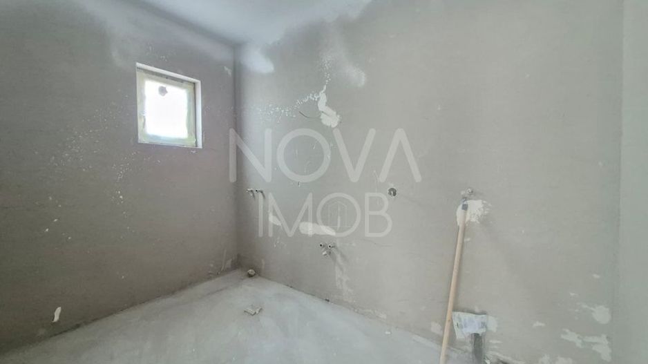Casa tip duplex, la alb - Sura Mica - COMISION 0 - Poză 14