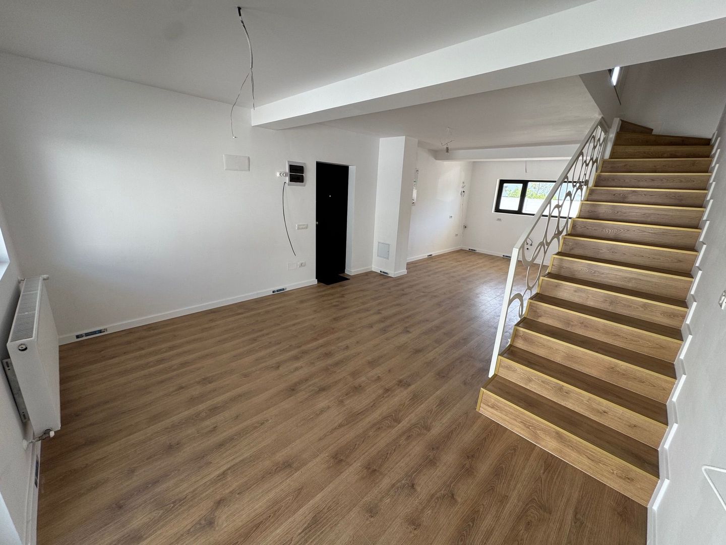 Vile 4 camere Tunari, Zona f buna, asfalt - Poză 5