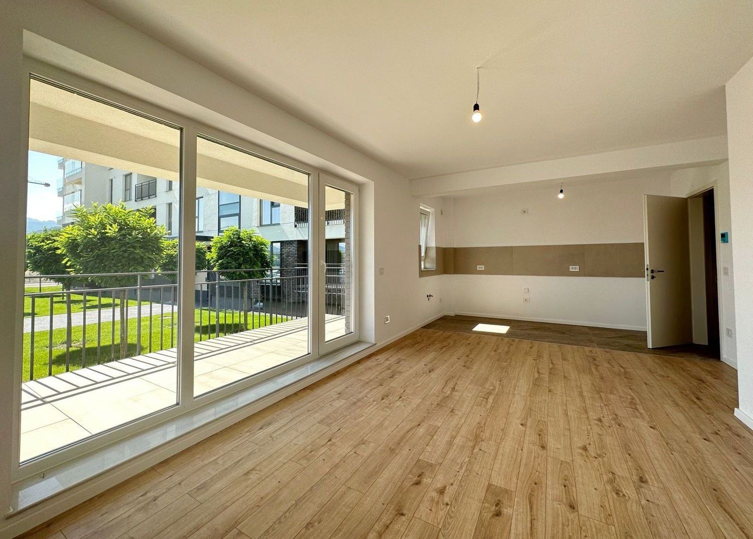 Vindem apartament NOU faza 5 Coresi Avantgarden - Poză 1