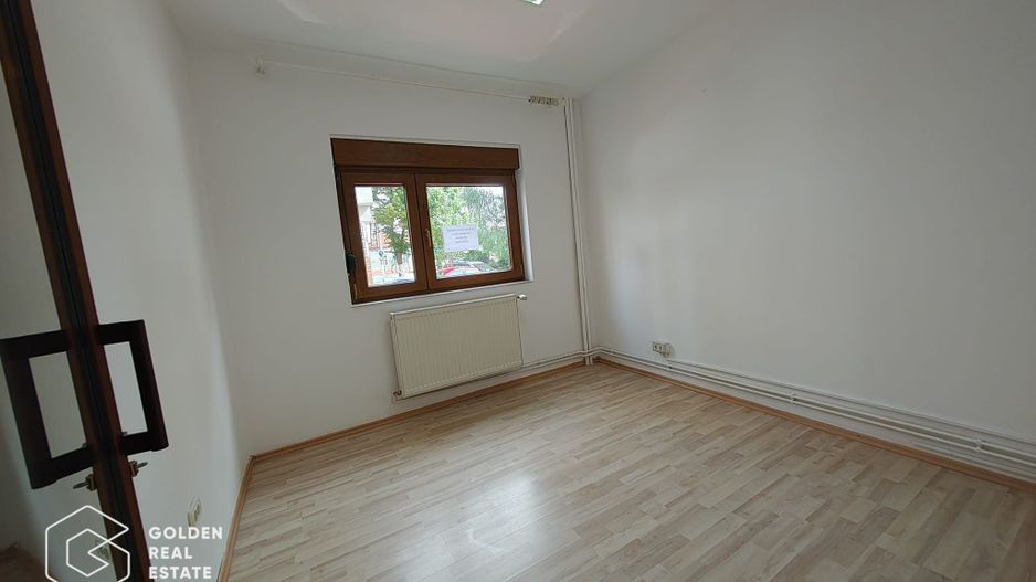 Spatiu cu utilitati multiple, situat in Micalaca - Poză 4