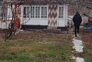 Casă bătrânească și teren in Tomești - Poză 3