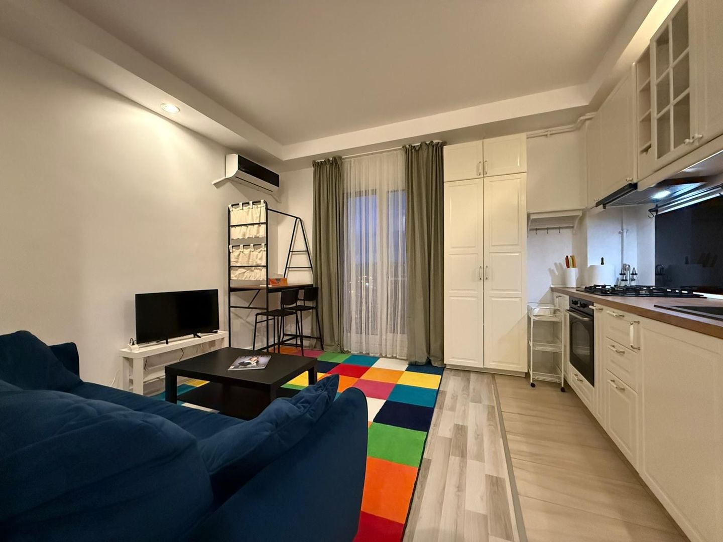 COSMOPOLIS - Apartament cu 2 camere, mobilat si utilat. - Poză 3