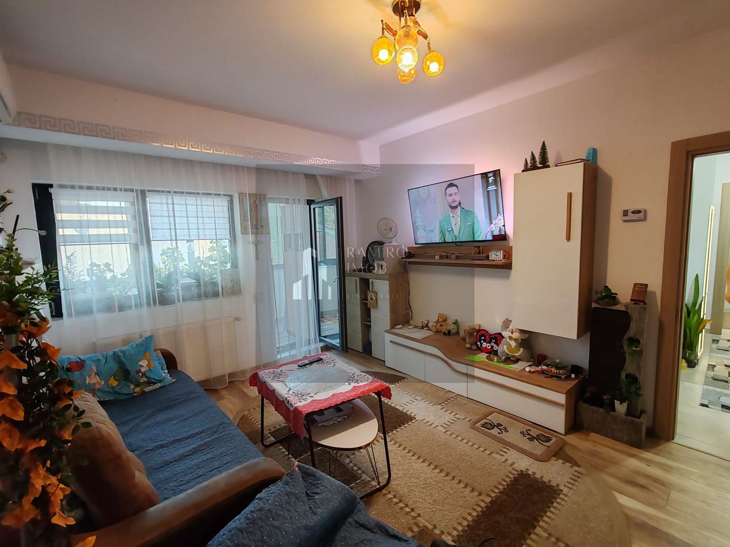 Apartament 2 camere, Sector 5, Pecineaga/Salaj, decomandat, centrala - Poză 1