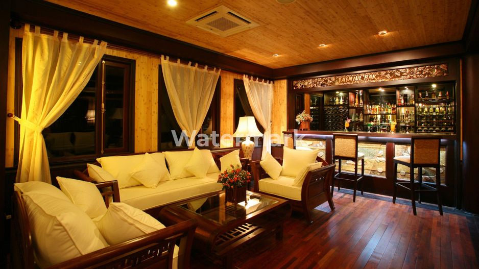 Apartament semicentral elegant si spatios - Poză 1