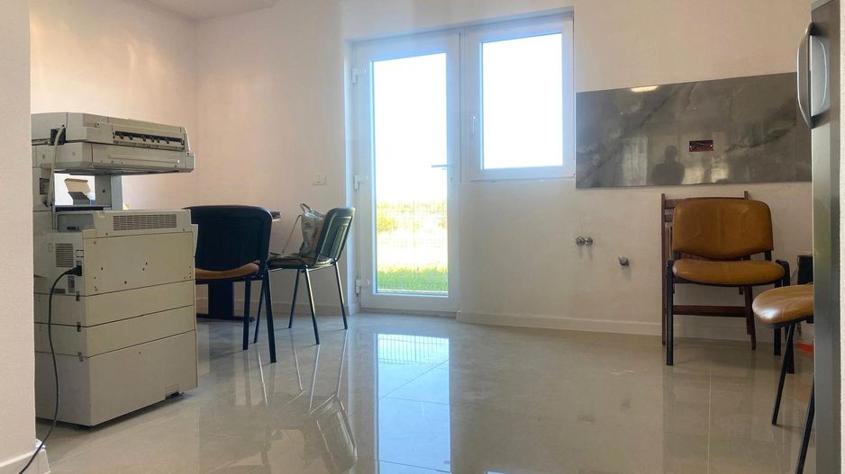 Casa la cheie! Vanzare casa cu 4 camere in Priseaca - Poză 4