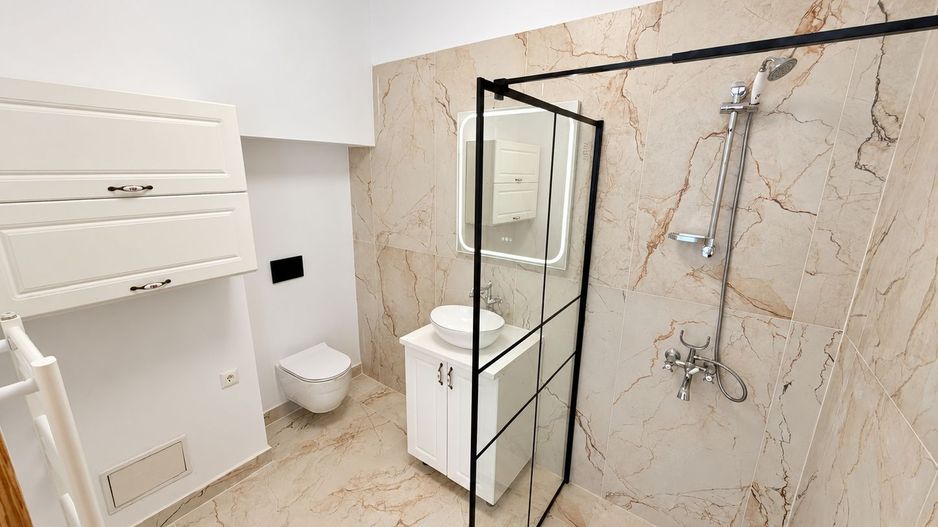 Apartament cu 3 camere și curte privată | Parcul central | Parcare - Poză 9